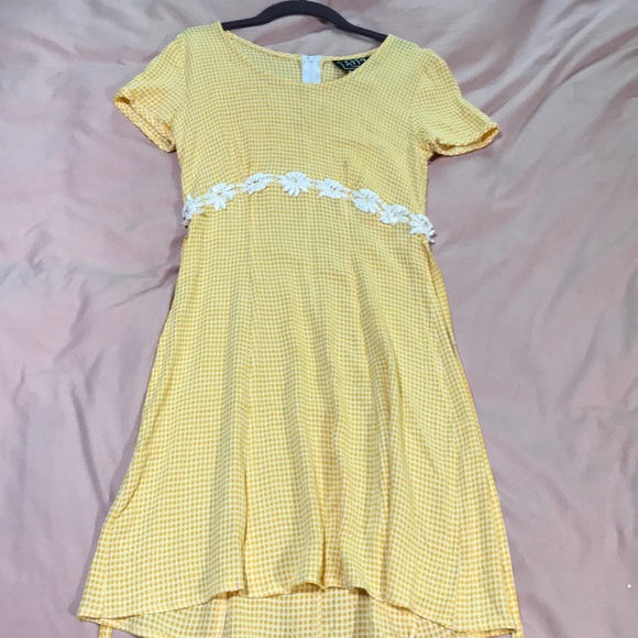 Vintage 90s Yellow Gingham Daisy Mini short sleeve Sundress - Picture 2 of 8
